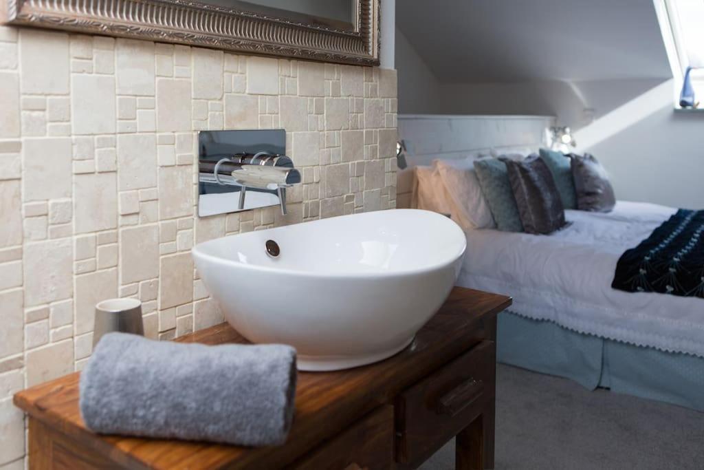 Little Bream - Pretty Cosy Cottage, Sea Views, Walk To The Beach Mawnan Smith エクステリア 写真
