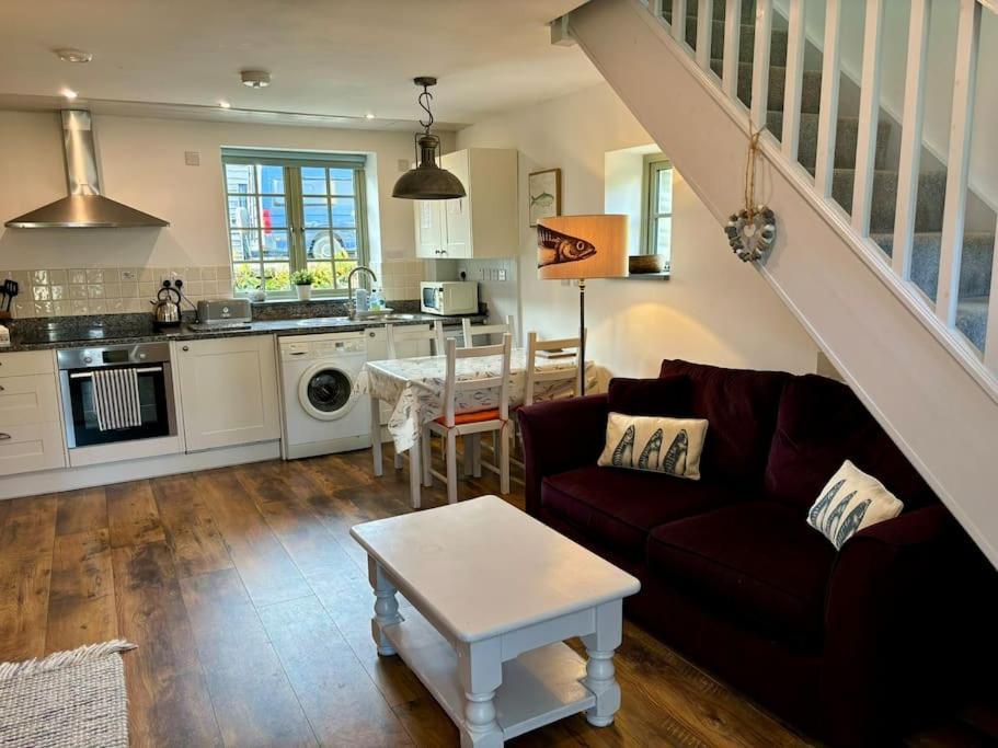 Little Bream - Pretty Cosy Cottage, Sea Views, Walk To The Beach Mawnan Smith エクステリア 写真