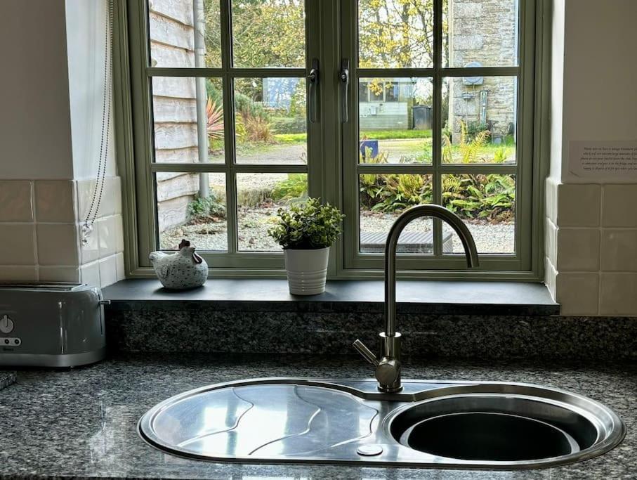 Little Bream - Pretty Cosy Cottage, Sea Views, Walk To The Beach Mawnan Smith エクステリア 写真