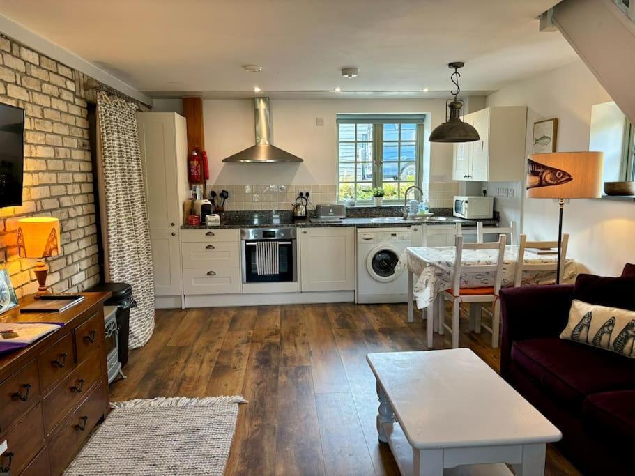Little Bream - Pretty Cosy Cottage, Sea Views, Walk To The Beach Mawnan Smith エクステリア 写真